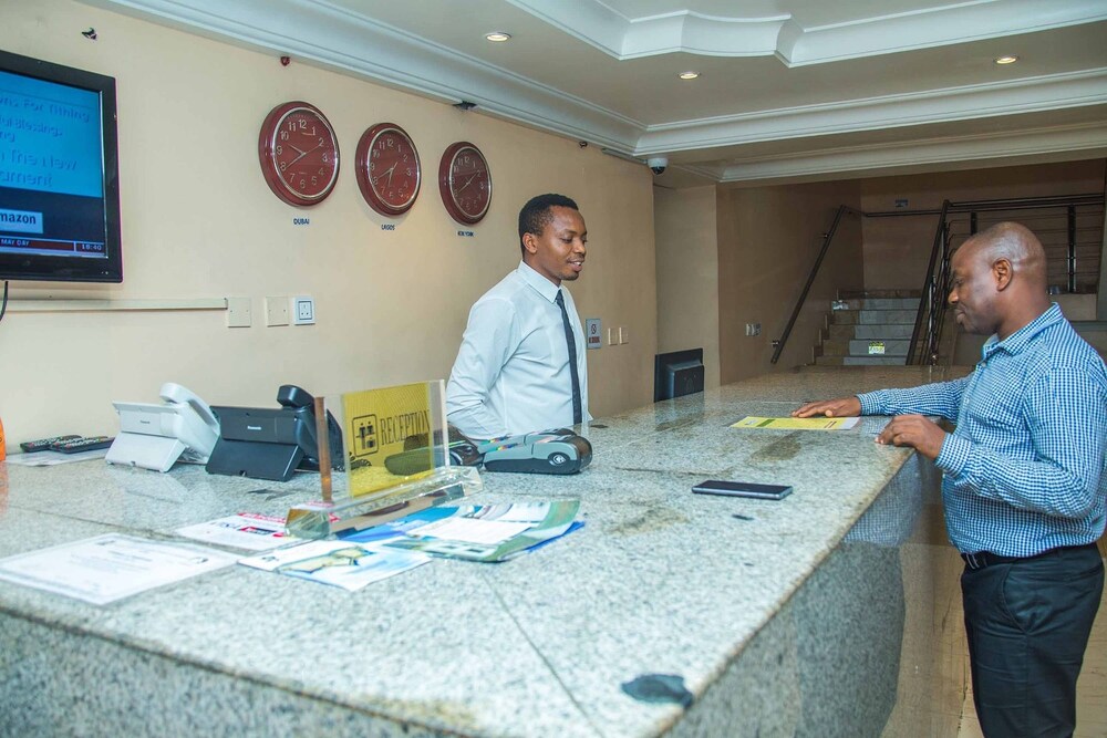 royal crest hotel and suites