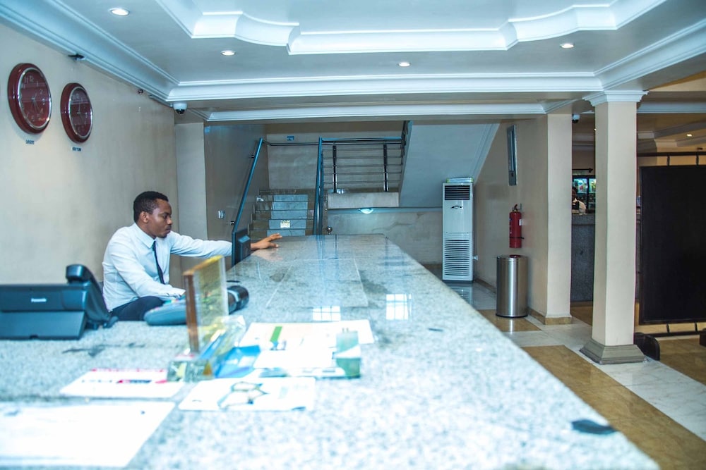 royal crest hotel and suites