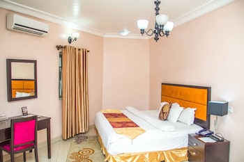 royal crest hotel and suites