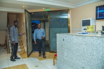 royal crest hotel and suites