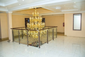 royal crest hotel and suites