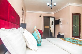 royal crest hotel and suites