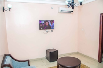 royal crest hotel and suites