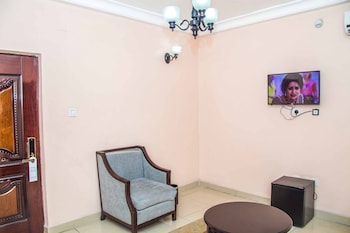 royal crest hotel and suites