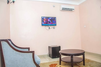 royal crest hotel and suites