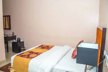 royal crest hotel and suites