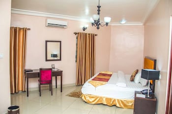 royal crest hotel and suites