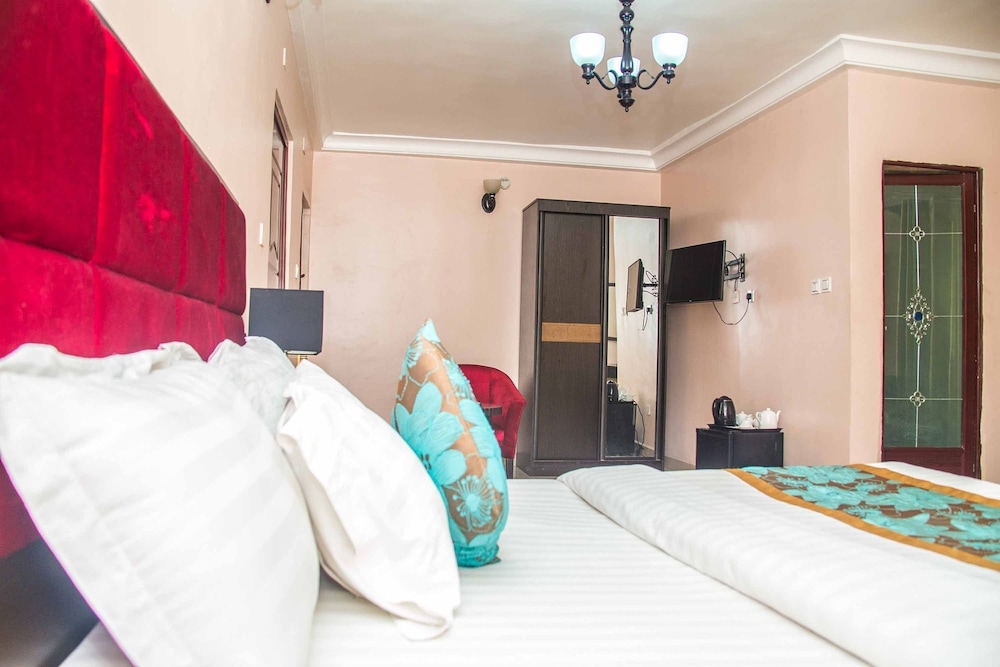 royal crest hotel and suites