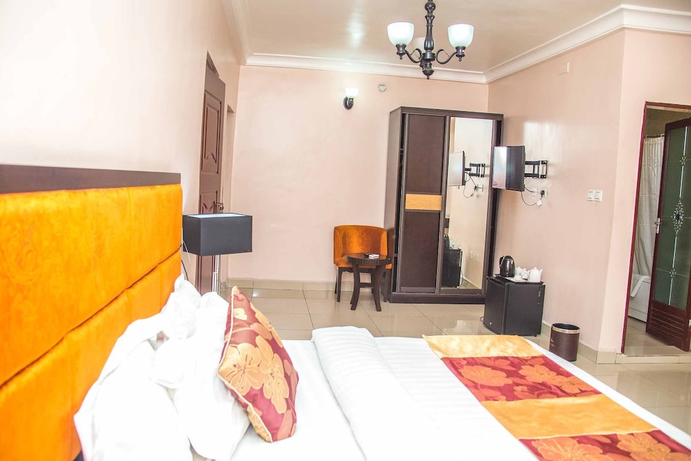 royal crest hotel and suites