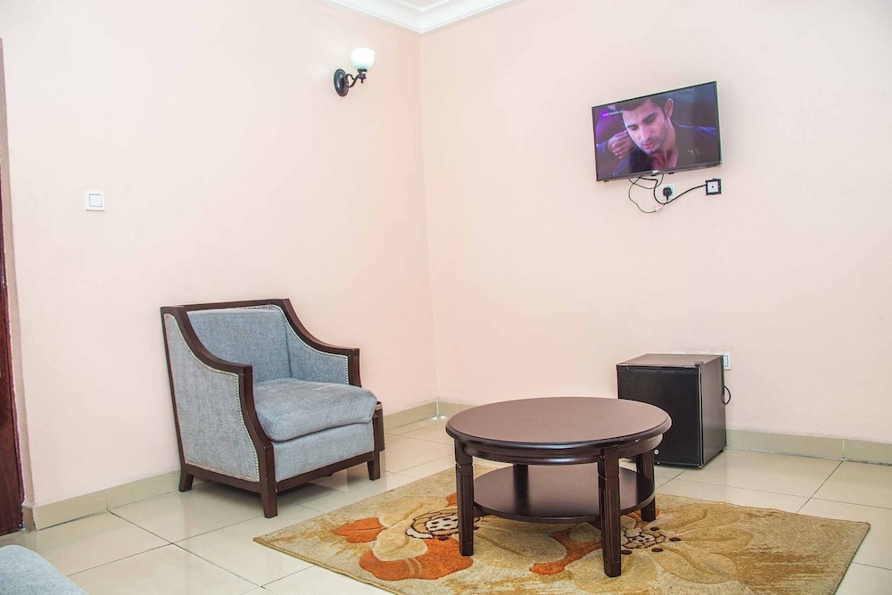 royal crest hotel and suites