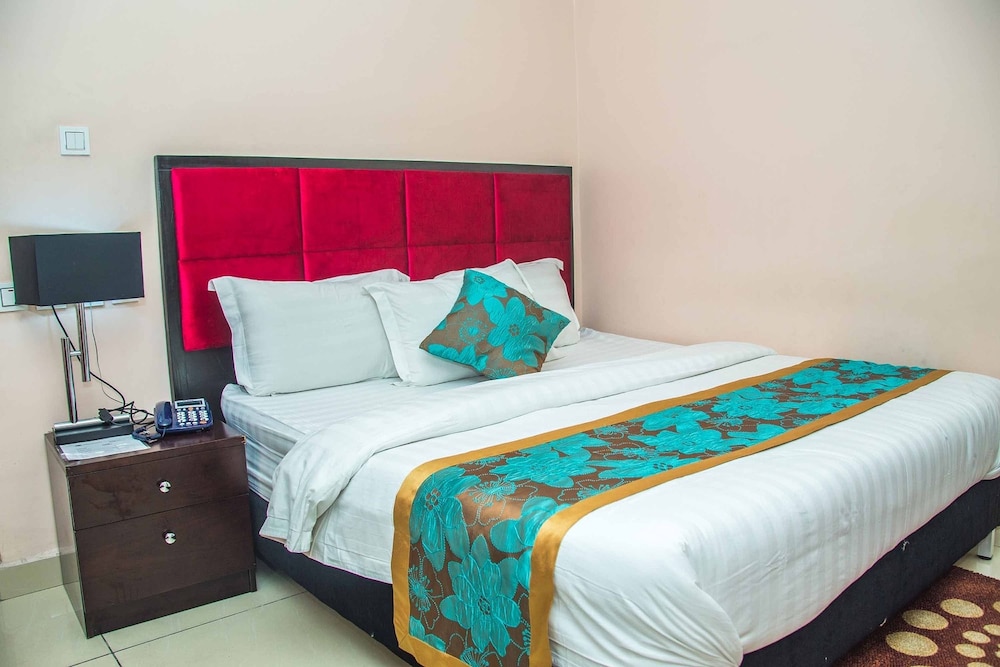 royal crest hotel and suites