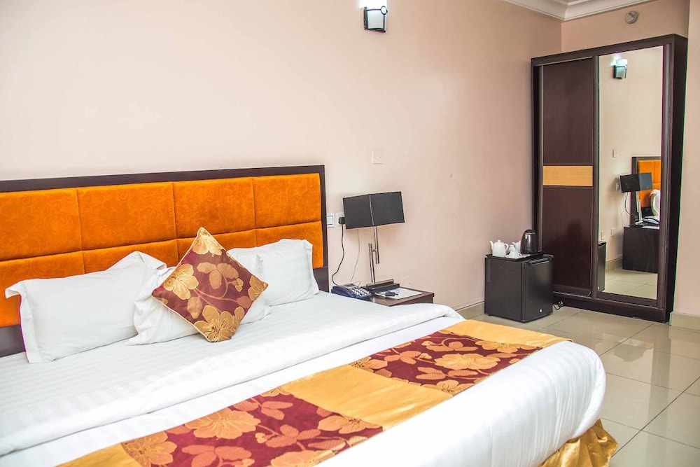 royal crest hotel and suites