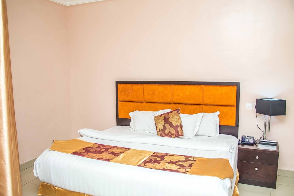 royal crest hotel and suites