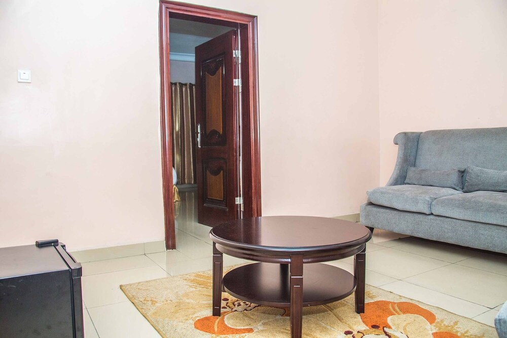 royal crest hotel and suites