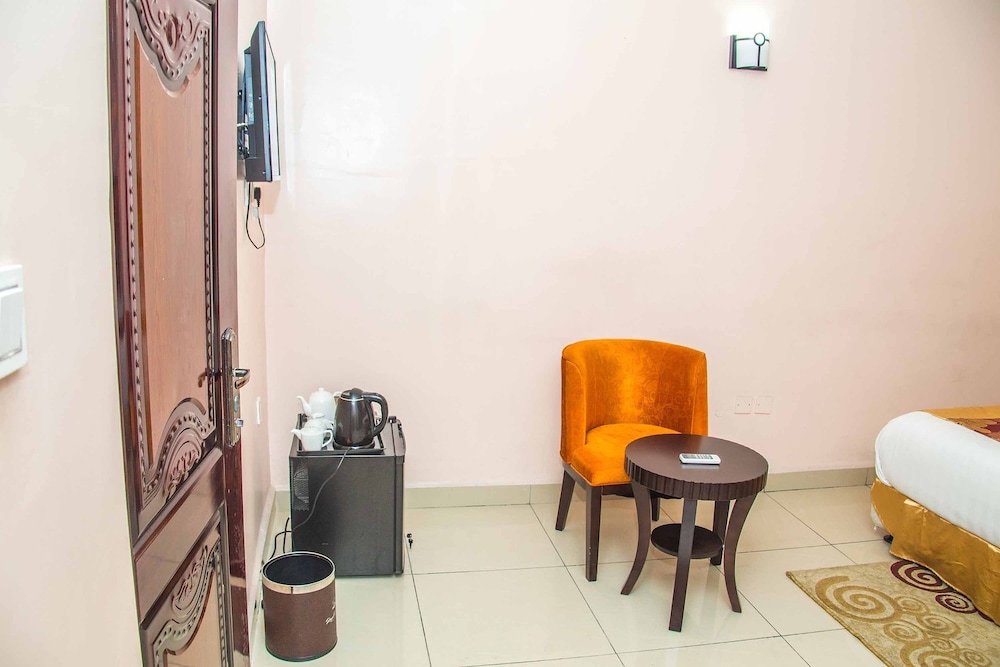 royal crest hotel and suites