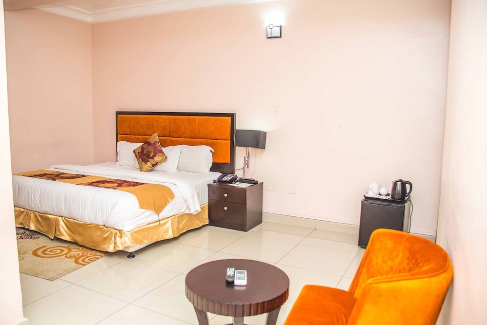 royal crest hotel and suites