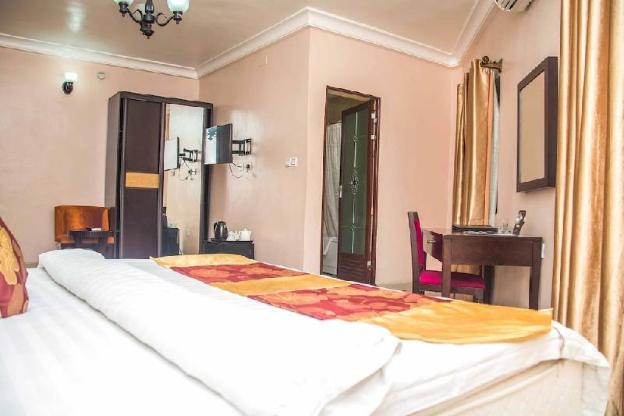 royal crest hotel and suites