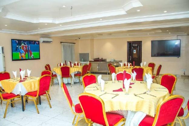 royal crest hotel and suites