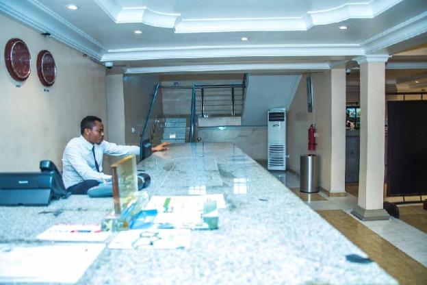 royal crest hotel and suites