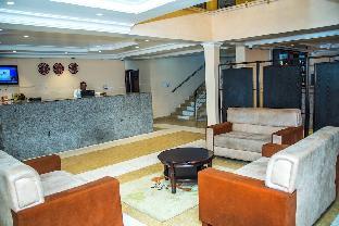 royal crest hotel and suites