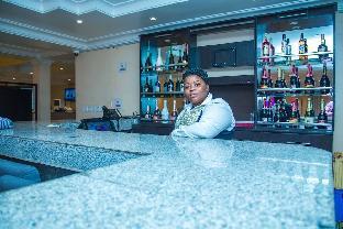 royal crest hotel and suites