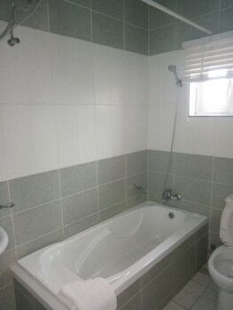 peacock apartments and suites