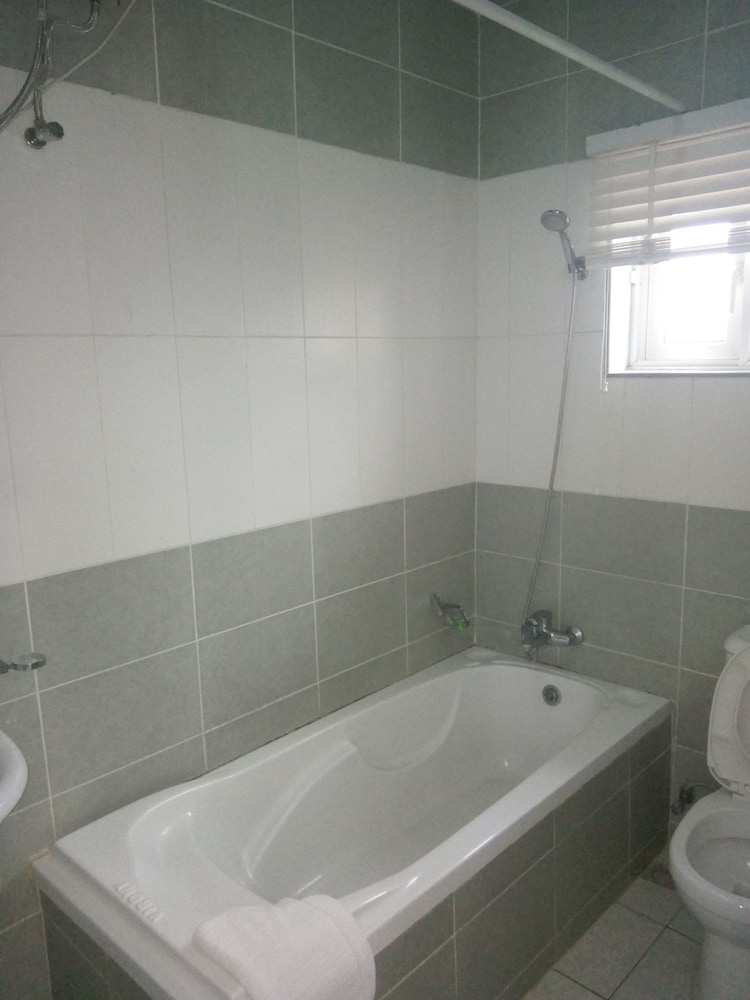 peacock apartments and suites