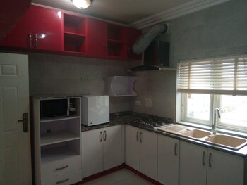 peacock apartments and suites