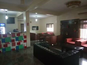 peacock apartments and suites