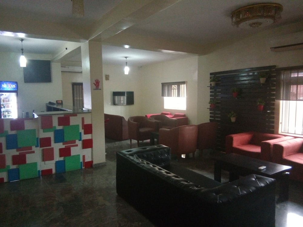 peacock apartments and suites