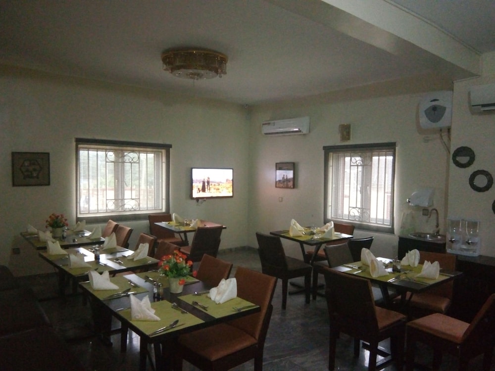 peacock apartments and suites