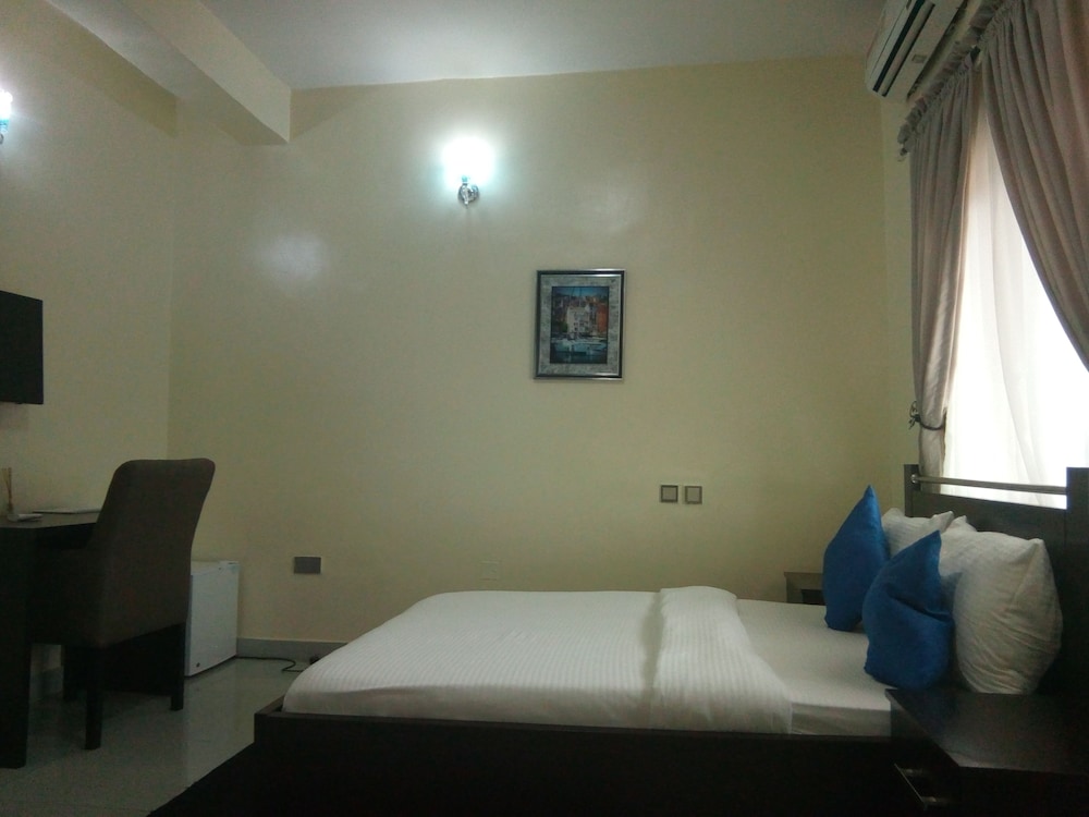 peacock apartments and suites