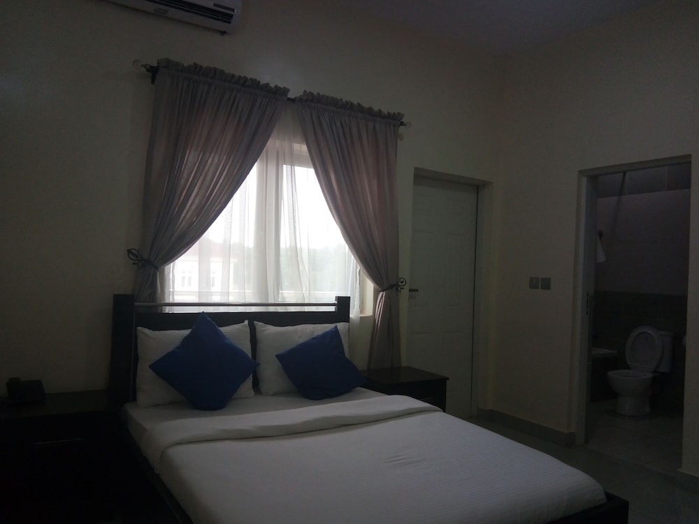 peacock apartments and suites