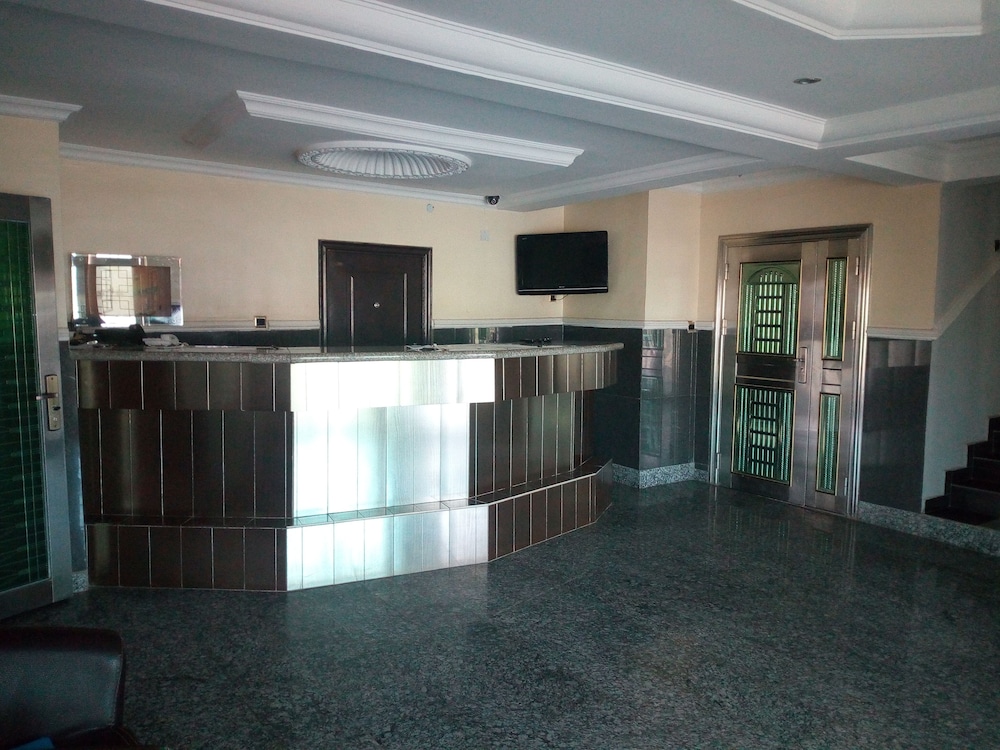 modroy hotel and suites