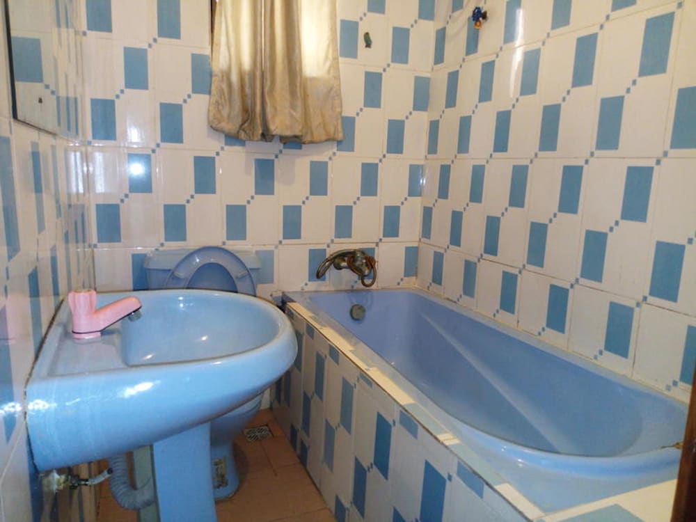 holla jobi guest house