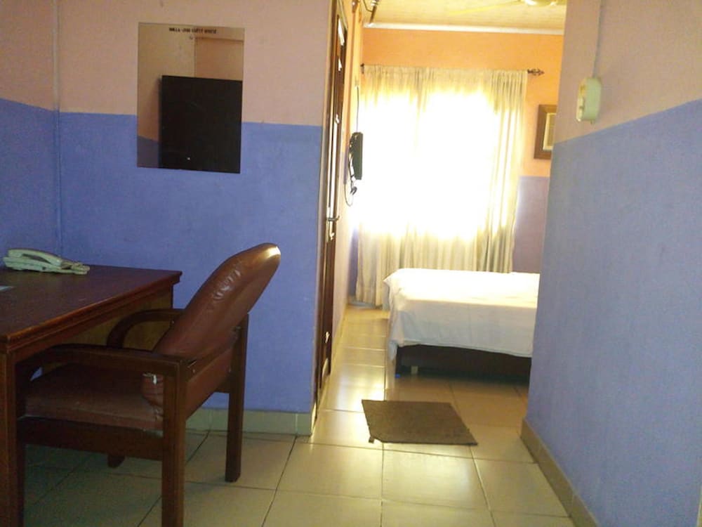 holla jobi guest house