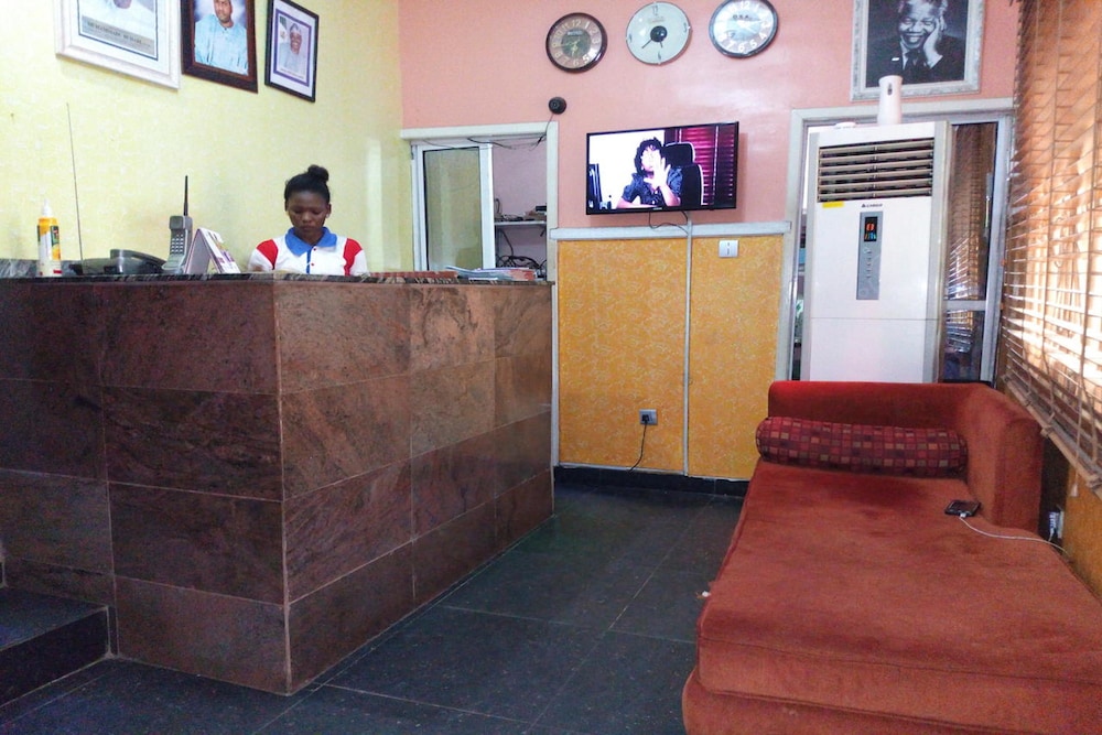 first laurel hotel and suites