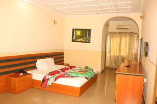 xcape hotels and suites ltd