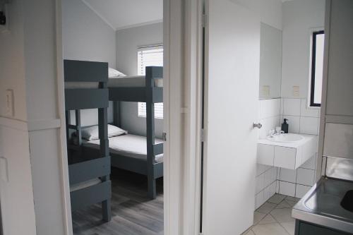 hugo and carters backpackers and motel