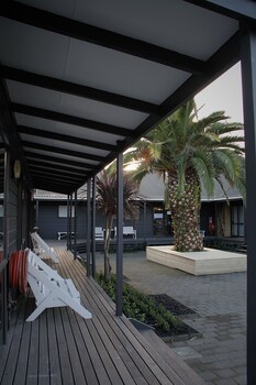 hugo and carters backpackers and motel