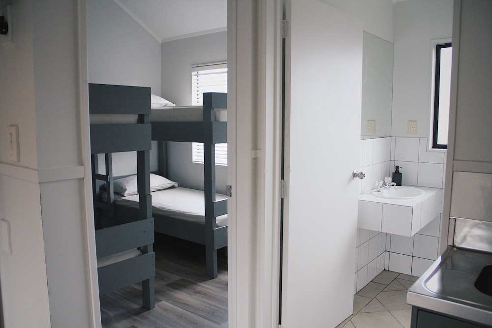 hugo and carters backpackers and motel