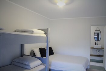 hugo and carters backpackers and motel