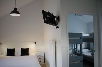 hugo and carters backpackers and motel