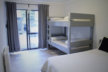 hugo and carters backpackers and motel