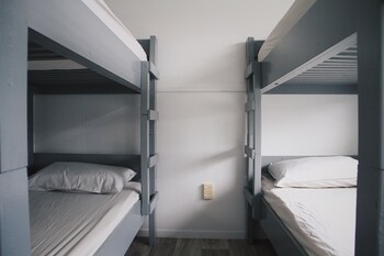 hugo and carters backpackers and motel