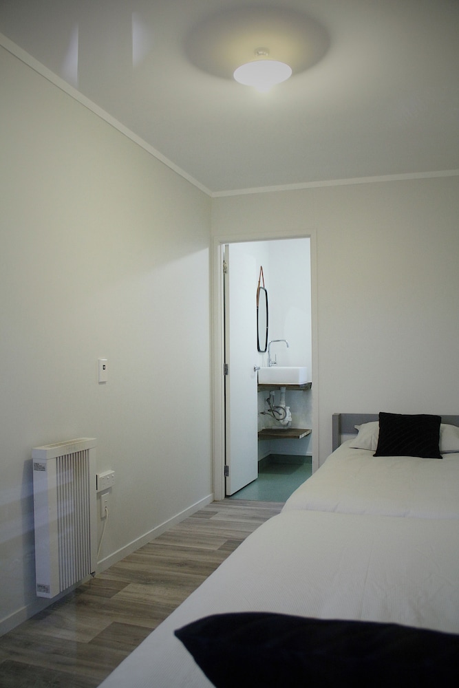 hugo and carters backpackers and motel
