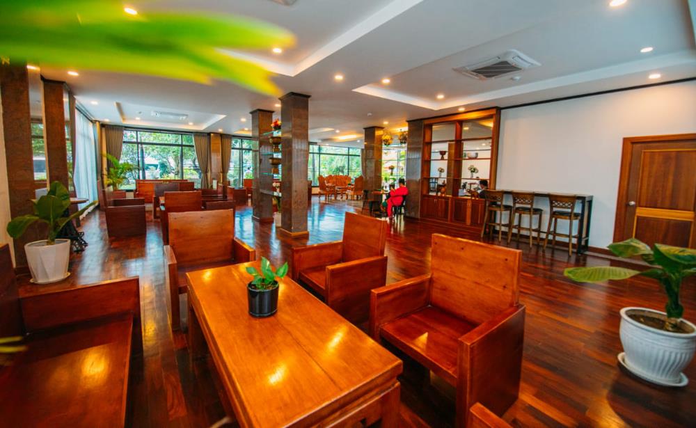 sisombat plaza hotel