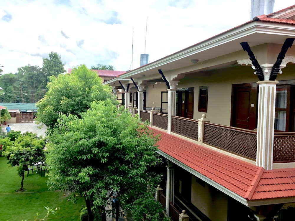 hidden world resort and spa