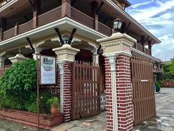 hidden world resort and spa