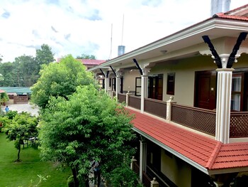 hidden world resort and spa